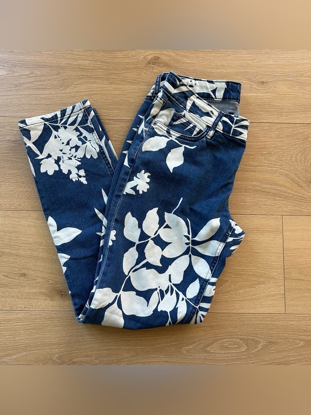 Tommy Bahama Boyfriend Slim Tema Indigo Bleach Sky Denim Jeans  Size 2/29"